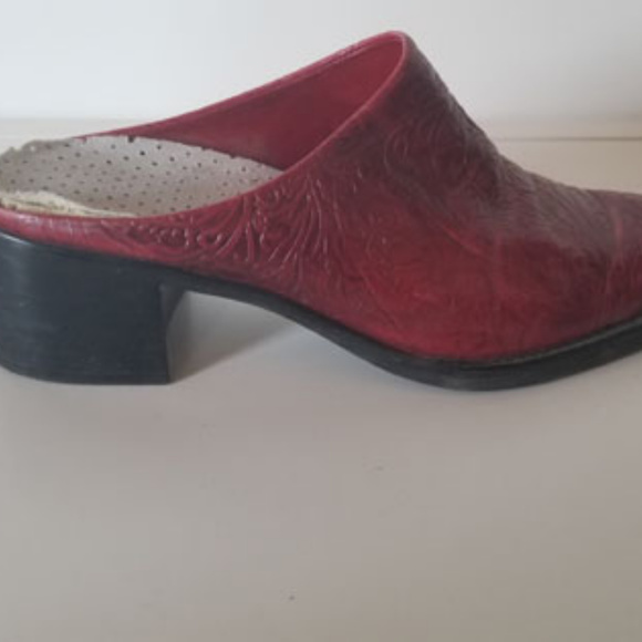 Shoes - Picture 2 of 3